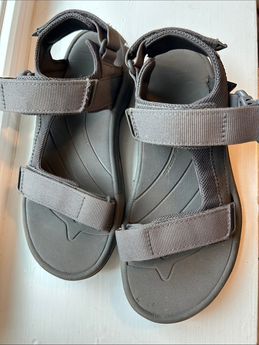 Teva Mens Sandal Size 7 Gray